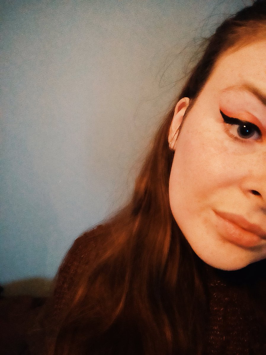 theQueenAmberx's tweet photo. Not me being 45 minutes late to a bar because I was trying to perfect my make up👸🏻 https://t.co/IQJ1pJbBoQ