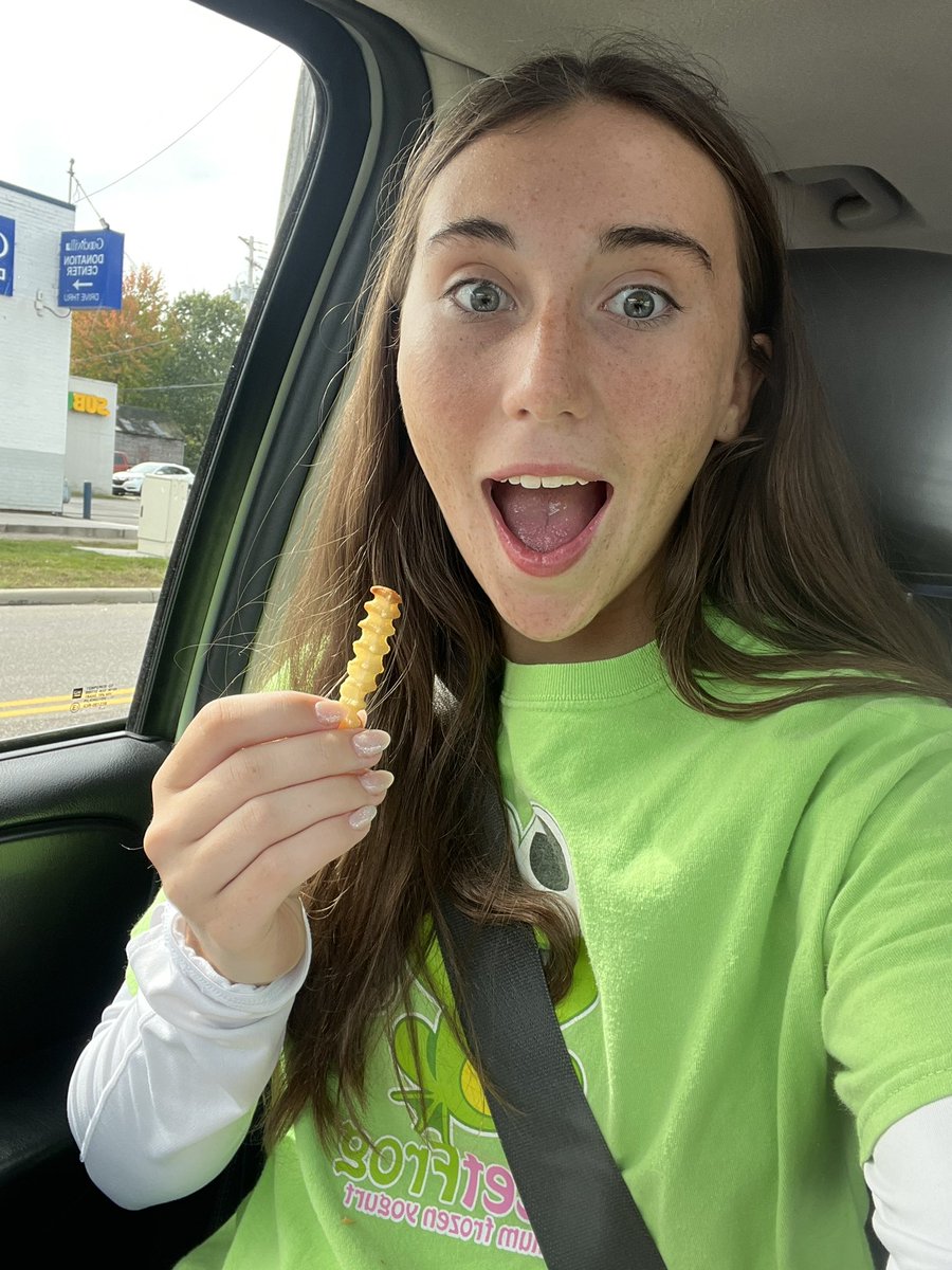 BrooklynUry's tweet photo. Didn't get a pic in the moment, but I stopped on my way to work to help a woman catch her dog that got loose with a French fry! #selfLESSselfies @MrMcCoy_1 #FuelUp https://t.co/tFKRvMrLxz
