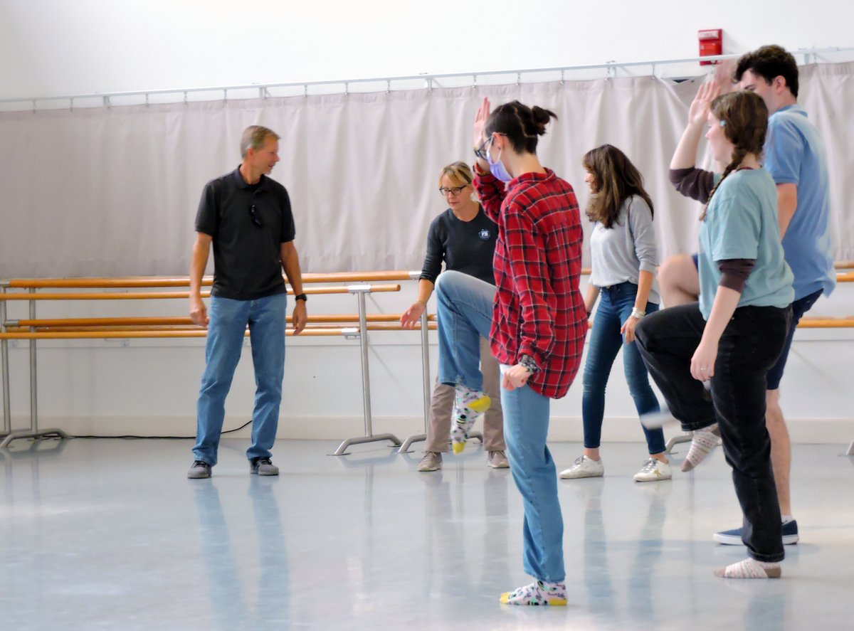 ConnCollege's tweet photo. Are traffic patterns choreography? Families join current students in a first-year seminar with Professor of Dance Lisa Race that utilizes pedestrian movement and teaches basic post-modern #dance principles. ππ#CCFallWeekend https://t.co/JvUuvGrF7y