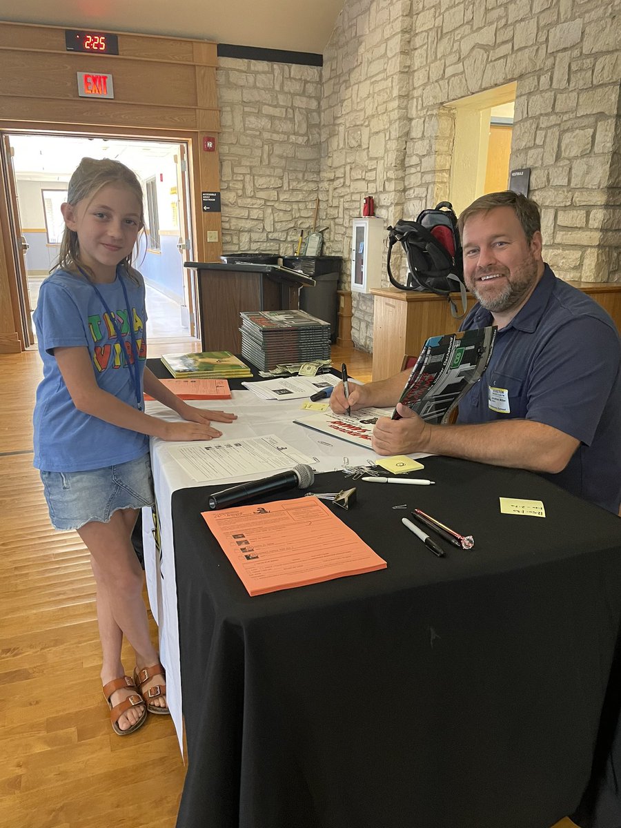 busy_librarian's tweet image. Today we had author and illustrator , Jonathan Miller, visit our @kespanthers . Our panthers enjoyed hearing him talk about his writing and illustrating process! It was so much fun! He even took the time to sign his books! #kyleesrocks