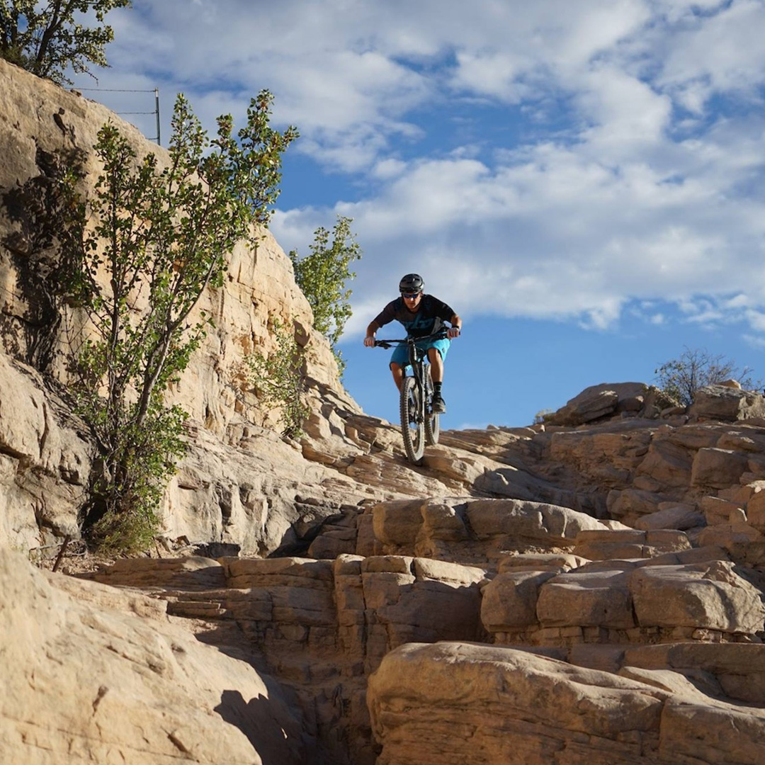 trailforks's tweet photo. π Horsethief Bench in Fruita, Colorado is a must-ride in the Kokopeli trail system. With fast, flowy descents and incredible red rock views, it's the perfect addition to your fall riding lineup.
#trailoftheweek #MTB #mountainbiking https://t.co/YQ5l3N87v3