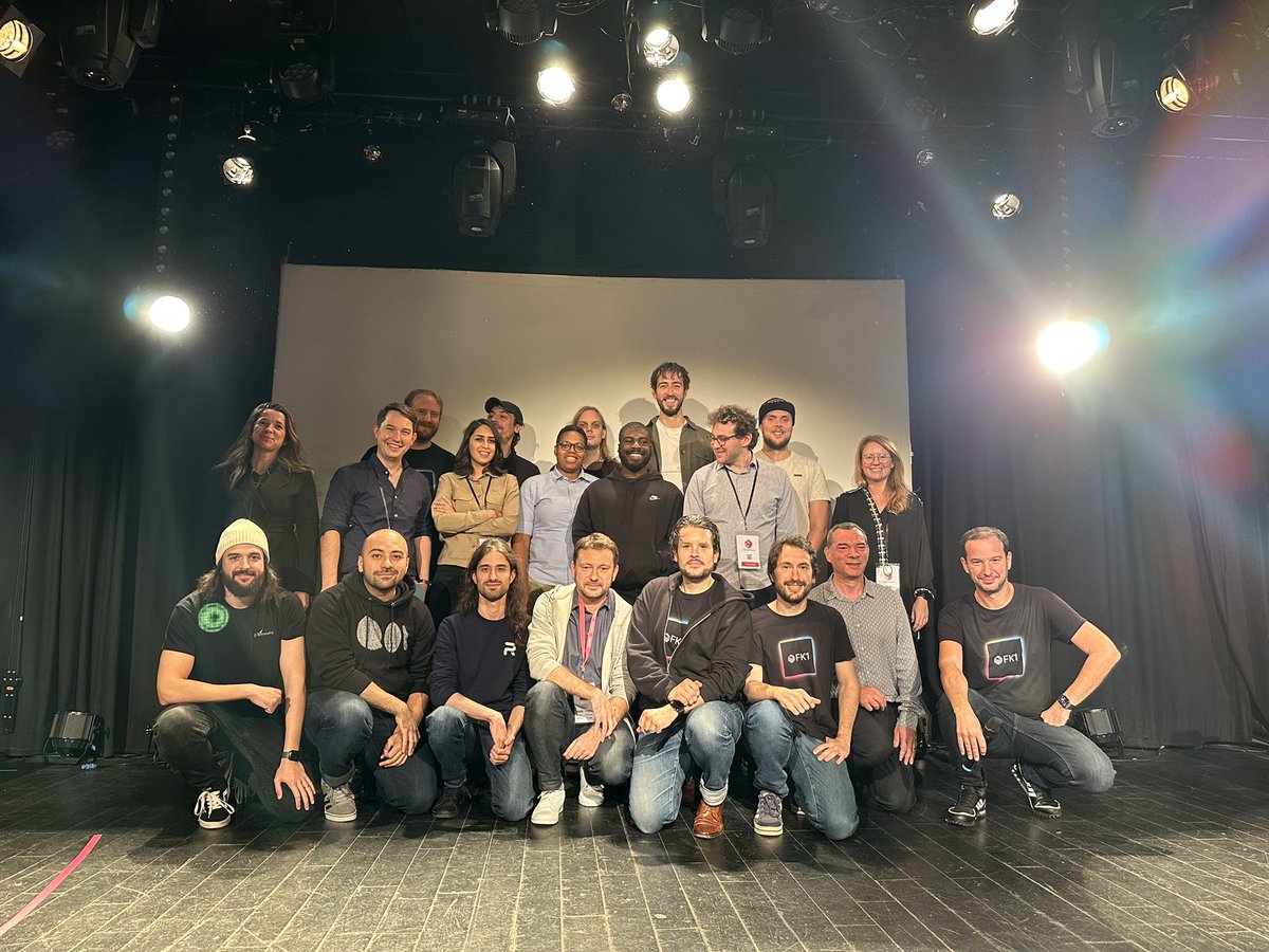 emadgnia's tweet photo. Last two which I would say only it was a pleasure meeting you in person @frenchkitconf thanks all of you 
@tundsdev @v_pradeilles @frenchkitconf @zamzampooya @twannl @DonnyWals @Dimillian please tag or forward to other #FrenchKit https://t.co/01u3YG4o4F