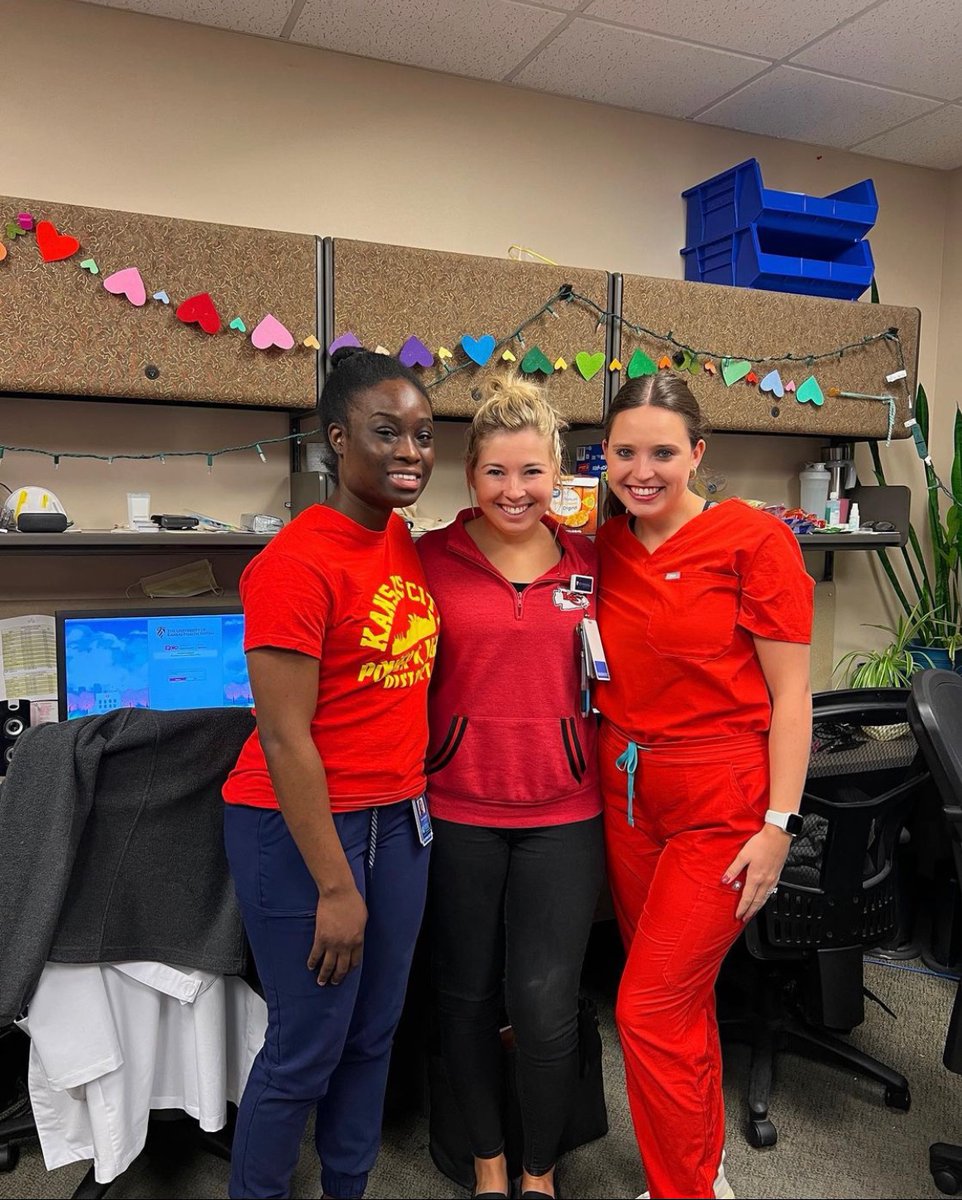 kufammed's tweet photo. It’s Red Friday here in Kansas City and our inpatient team is incREDible (as usual). Go Chiefs! https://t.co/QIgD8vZgqv
