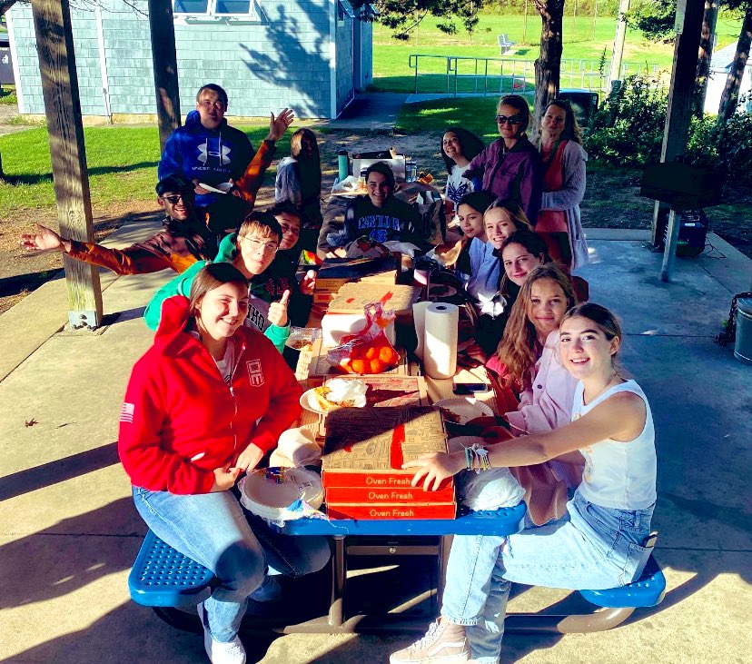 DanaThomasHall's tweet photo. @CharihoRegional HS’s Interact Club had a very productive #septemberofservice with the help of #charihorotaryclub! Trash clean-ups, library installations, & more💚 #charihointeractclub #serviceaboveself #charihoafterhours https://t.co/22xToMY6dU