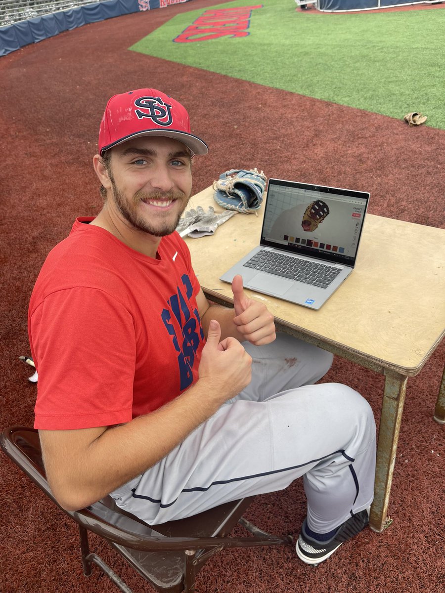 coach_willy9's tweet photo. Custom Glove Day at Fairchild Field @RawlingsSports #1More #ShipBaseball #RaiderGang https://t.co/dZ3MAJxIqr