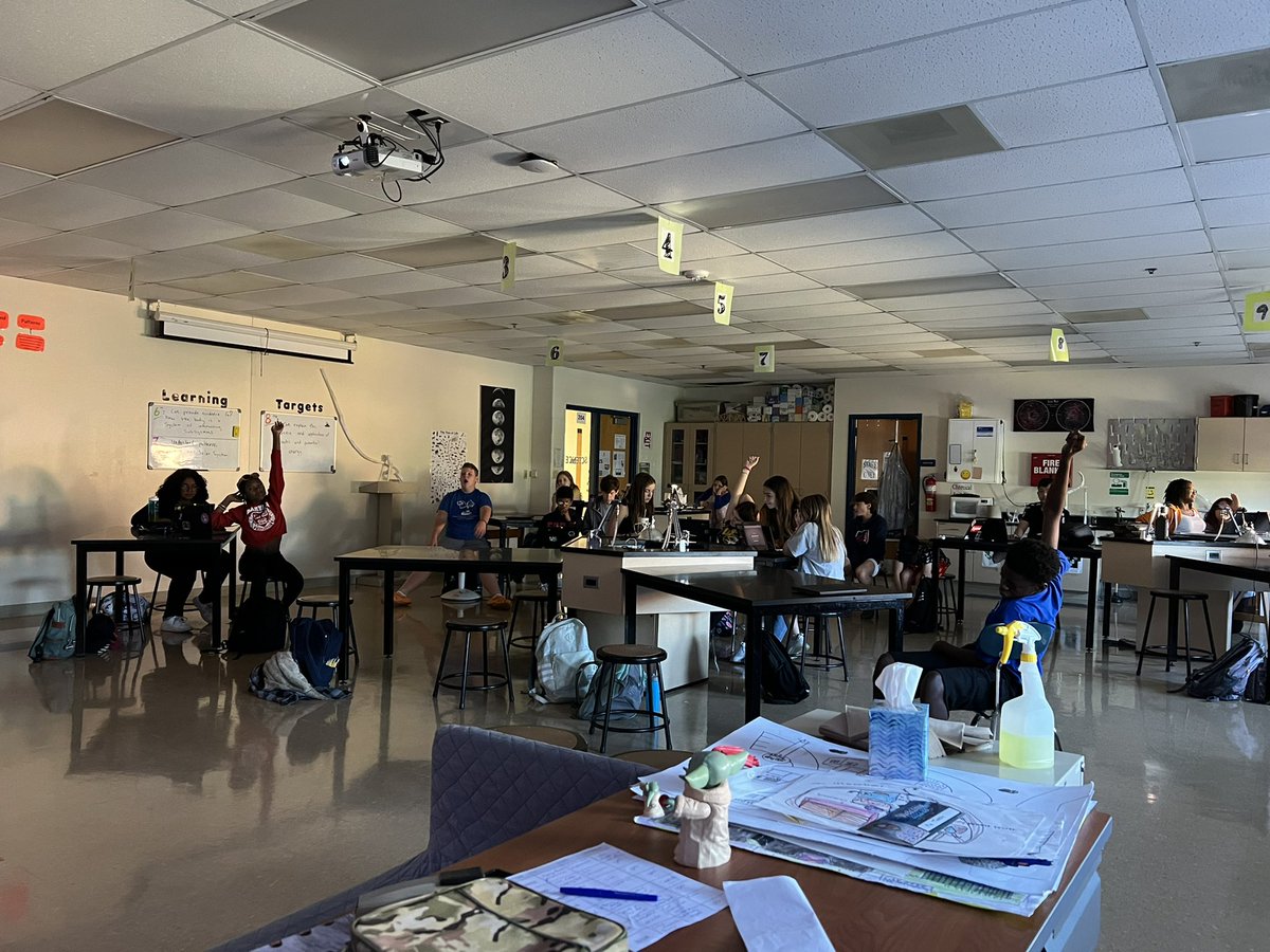 MrTheby's tweet photo. Our 7th Grade students had a great opportunity today! Don Pearson, a NASA engineer, spoke with us about his career, his inspiration, and what there is to see in our night sky! @WashMiddle @MehlvilleSD https://t.co/HxZVHafe0W