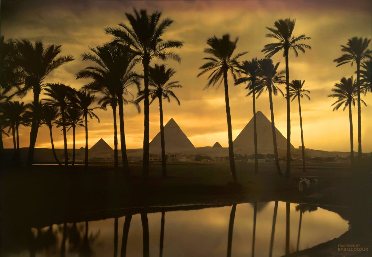 StuartHumphryes's tweet photo. I leave you with a this Egyptian masterpiece. The mighty sun-god Ra sets on the Great Pyramids of Giza, bejewelling the sky in a dazzling majesty of gold. I have enhanced for you this amazing autochrome from 1926, by Jules Gervais-Courtellemont. Original colour (not colourised). https://t.co/Eqyk3yYySm