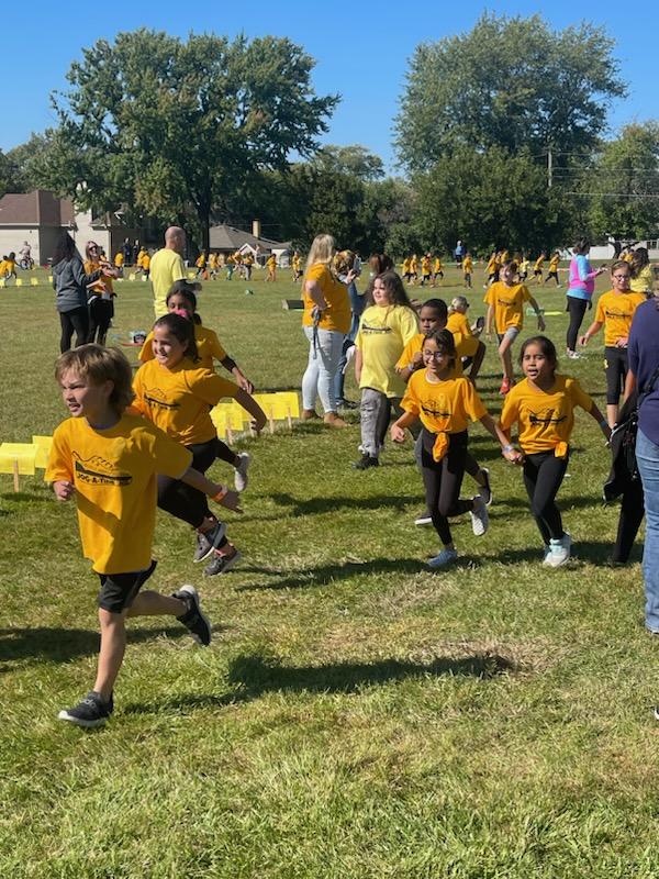 Harula13's tweet photo. Jog A thon!! Great job to all the kiddos!!! https://t.co/5NTLujjdJi