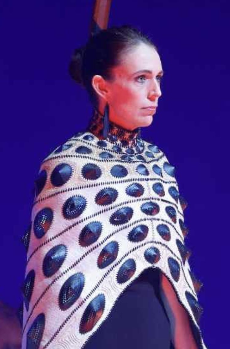 Alison_AboutBio's tweet photo. Politics aside - even I can admit that our PM looks amazing in this stunning NZ design by Dylan Mulder. Of course John Key set a pretty low benchmark if you all recall 😂😂 #worldofwearablearts https://t.co/mVvYet9soy