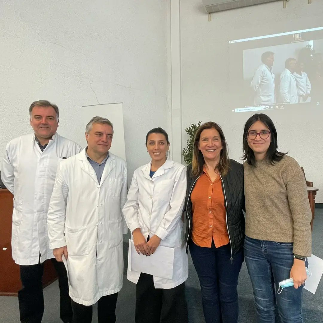 antibiotica's tweet photo. Hoy participamos en la jornada de presentaciones de la Semana Académica del @hcmquintela y recibimos el tercer premio del @colegiomedicouy por el trabajo realizado en conjunto con el Dpto. de Laborarorio Clínico @laboratorio_HC @SeijaVeronica https://t.co/7nFkUwYCHL