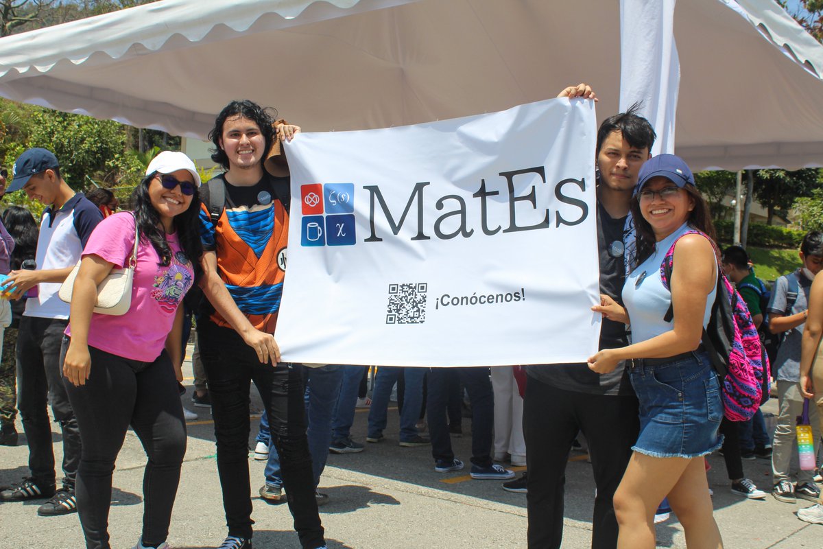 FCNM_Espol's tweet photo. Al culminar el recorrido, los estudiantes llegaron a la feria de clubes, donde pudieron conocer más acerca de los diferentes clubes estudiantiles de toda la @espol; entre ellos los de nuestra facultad: @AIChE_ESPOL @clip_espol #DataClub #MatEs https://t.co/ffIBcaY7jf
