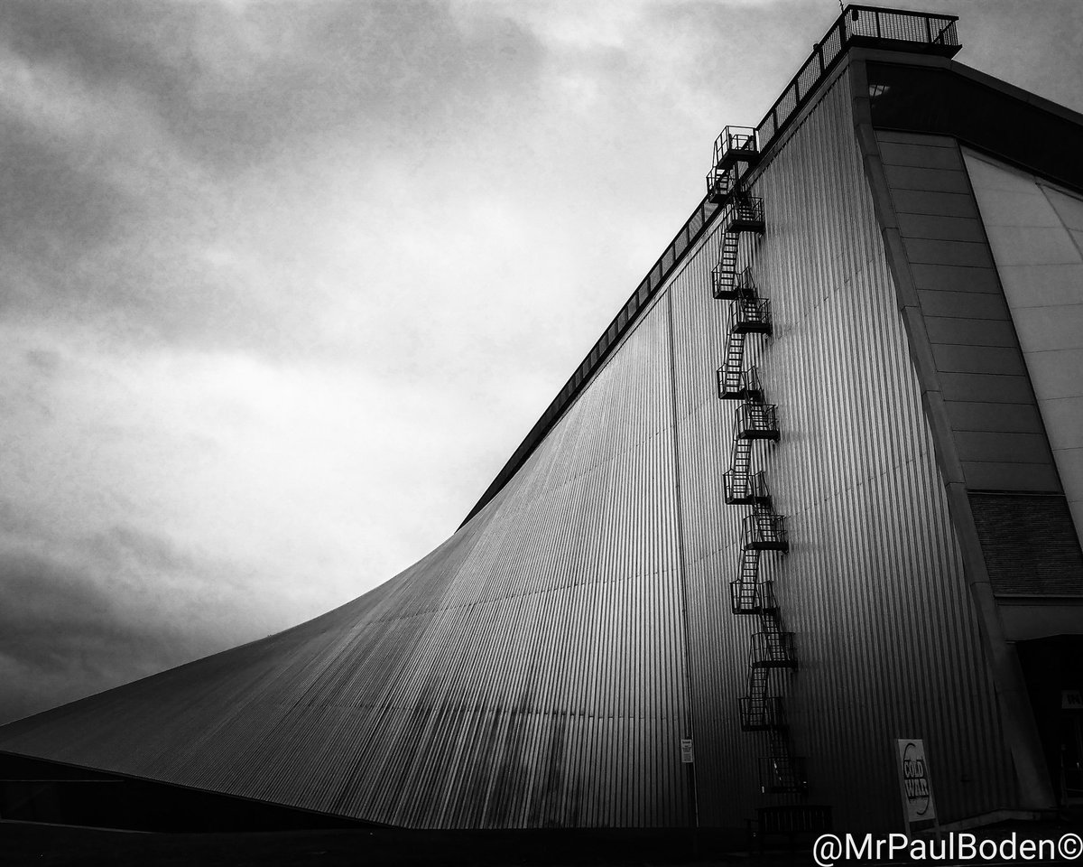 MrPaulBoden's tweet photo. 🌨️🌪️The weather today...It was a Cold War 🌪️🌧️
What an amazing building ✈️🚀
.
.
.
#nationalcoldwarexhibition #coldwarmuseum #rafmidlandsmuseum #rafcosfordmuseum #cosford #rafmuseum https://t.co/abVdJxnOuI