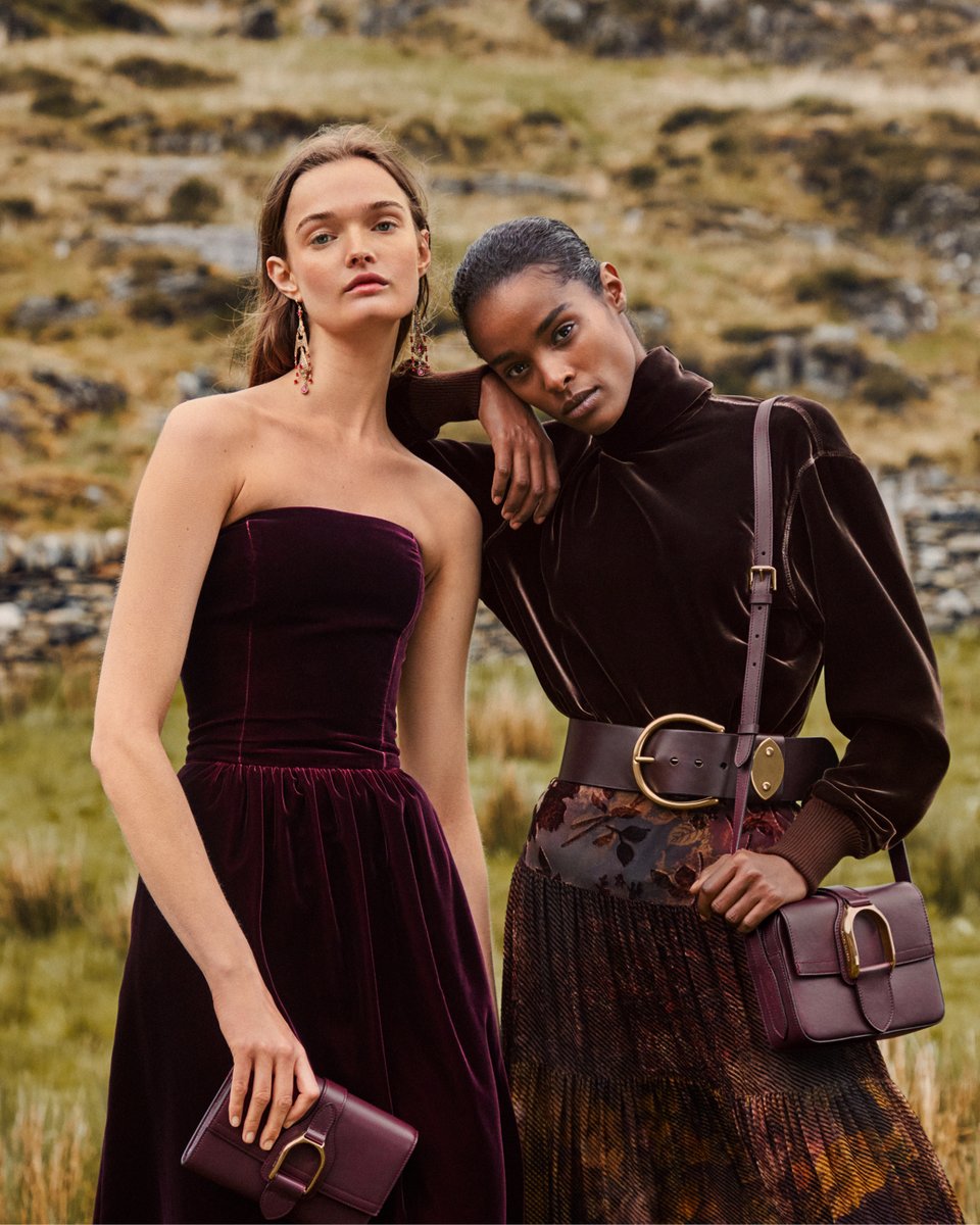 RalphLauren's tweet photo. The luxurious duality between plush velvet and Bordeaux makes a recurring statement across Fall 2022, taking inspiration from the collection’s inherent romance and surprising notes
Discover more from #RLCollectionAW22: https://t.co/WITXJiSki3 https://t.co/dGnFD45ucV