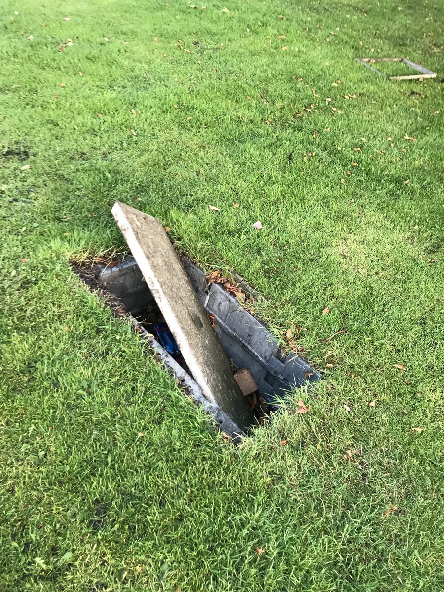 ⁦<a href="/TamesideCouncil/">Tameside Council</a>⁩ located on Birch Lane, Dukinfield adjacent to iTrain car park. Accident waiting to happen, especially with the darker evenings n mornings. #bettertobesafethansorry