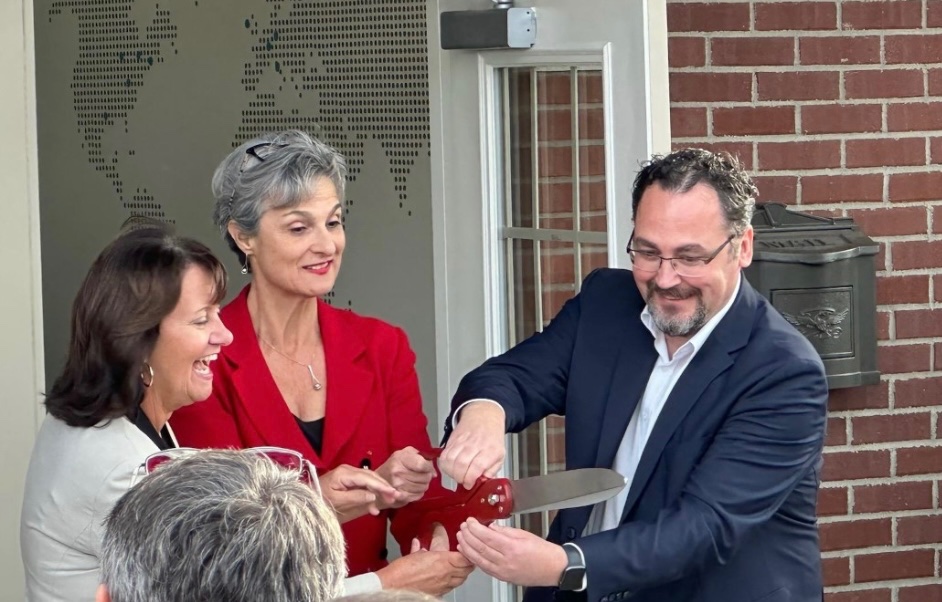 From the #MasonOH Tech Elevator to global leader – congrats <a href="/AltixUSA/">Altix Consulting Inc.</a>! 
 
Collaboration &amp; strategic partnerships brought us here, launching the new Altix HQ and international #mfg IM Hub in Mason. 
 
<a href="/YannickSchilly/">Yannick Schilly</a> <a href="/AnneCappel/">Anne Cappel</a>  <a href="/EuropeCincy/">EACC Cincinnati</a> #AdvMfginMason #FDI #Innovation