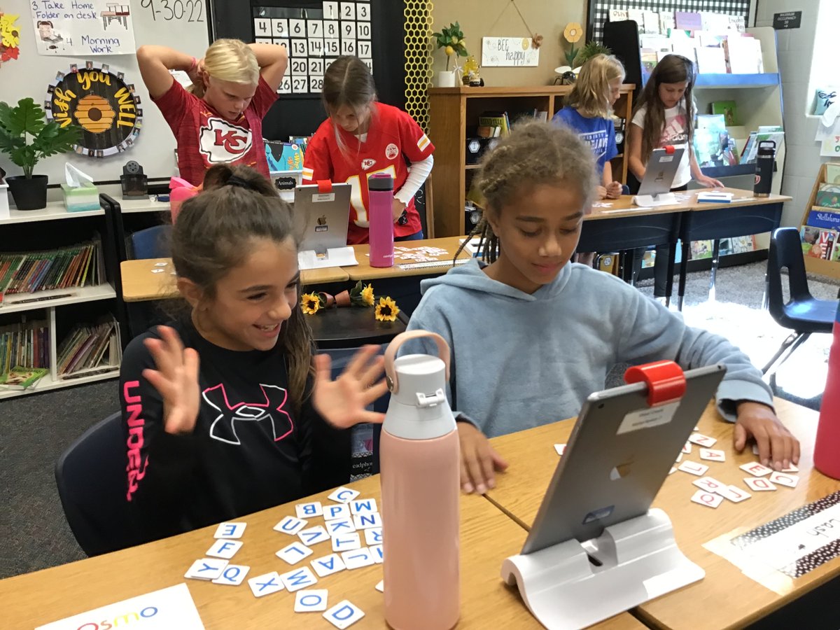 SCLaraKruse's tweet photo. Using OSMO Words to challenge our reading, spelling, and problem solving skills! @ShoalCreekStars @LPSLEADS #OSMOS #collaboration https://t.co/glqXpebem7