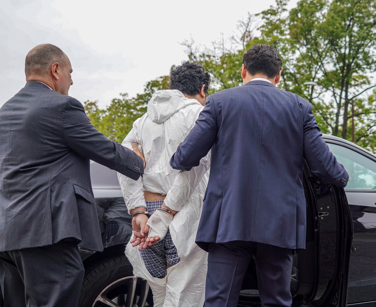 Police detectives escorted the man accused of killing EMS Lt. and 9/11 first responder, Alison Russo-Elling, out of the 114th Precinct in shackles Friday afternoon, Sept. 30. Full story by <a href="/_JuliaMMoro/">Julia Moro</a> and myself. qns.com/2022/09/suspec…