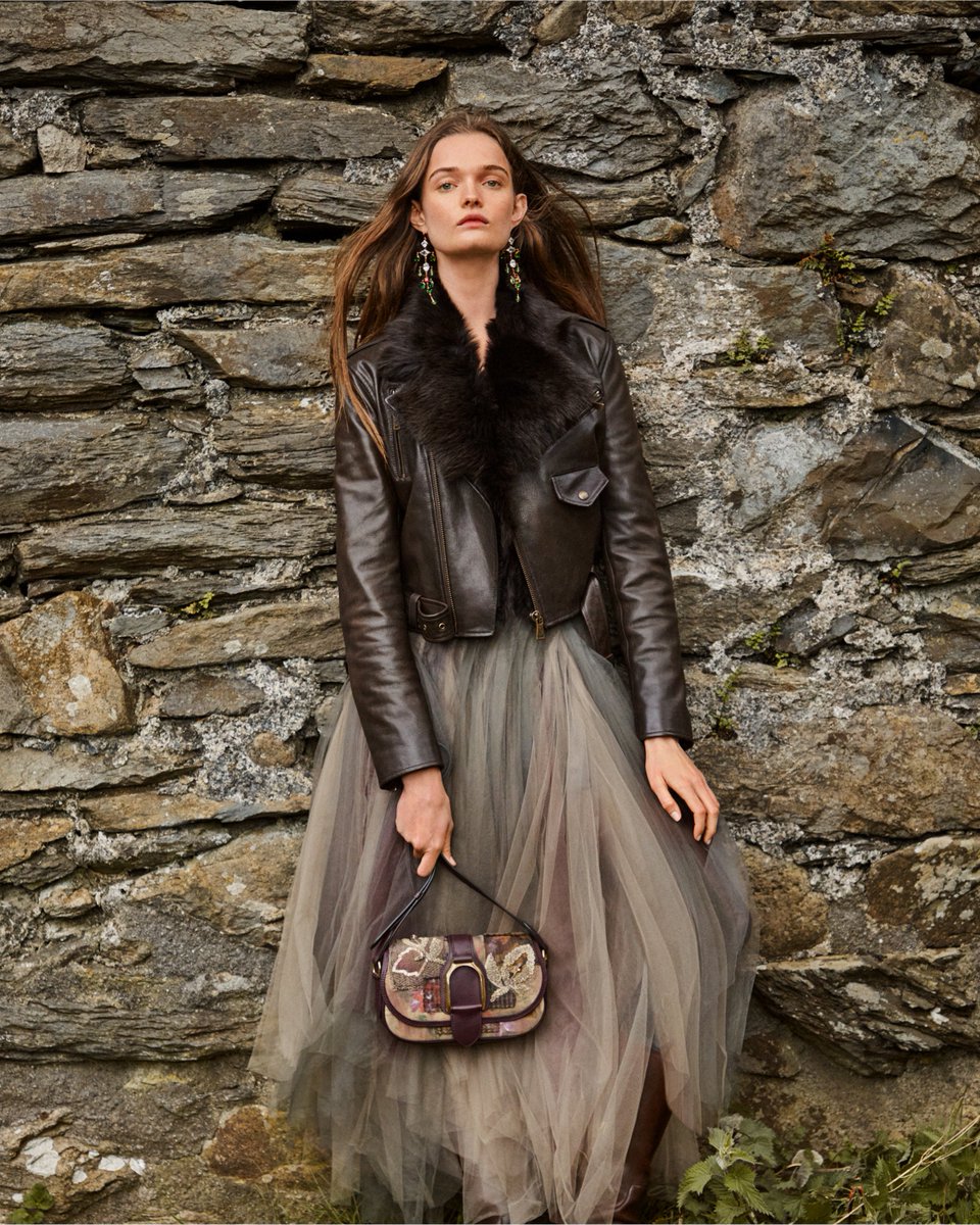 RalphLauren's tweet photo. #RLCollection attributes nature’s textures and freeing spirit to this season’s selection of outerwear, gowns, and #WelingtonCollection accessories

Discover the world of #RLCollectionAW22: https://t.co/WITXJiSki3 https://t.co/bIvZTDHnM4