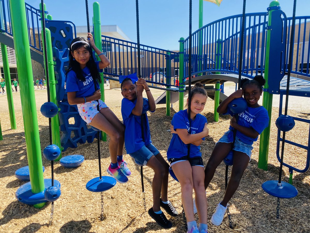 KAndersonMath2's tweet photo. We had the BEST time at our House Pep Rally today! 💙💚🖤❤️ #ACEcubs 🐻 https://t.co/crYD7Fxdtg