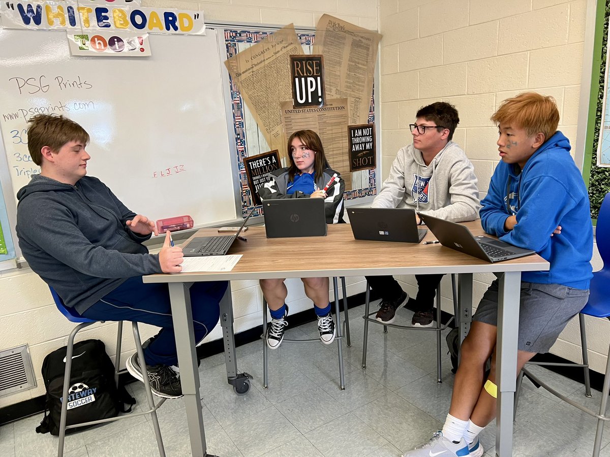 gatorAPUSH's tweet photo. @gatorAPUSH Ss practiced #dbq skills by arguing whether Gilded Age industrialists were robber barons or captains of industry. @Official_GRHS https://t.co/NvAU1RX4W5