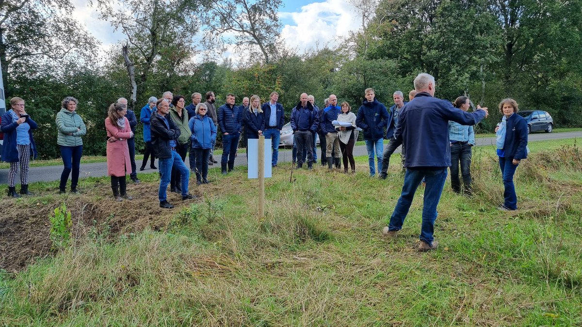 Slotbijeenkomst #UPDA #Uitvoeringsprogramma #Oppervlaktewaterwinning Drentsche Aa in de #Zeegsterhoeve in Zeegse. Positieve resultaten werden benoemd maar ook zorgen. Twee veldlocaties zijn aansluitend bezocht. Incl lunch met locale produkten waaronder <a href="/DubbelDrents/">Dubbel Drents</a> brood