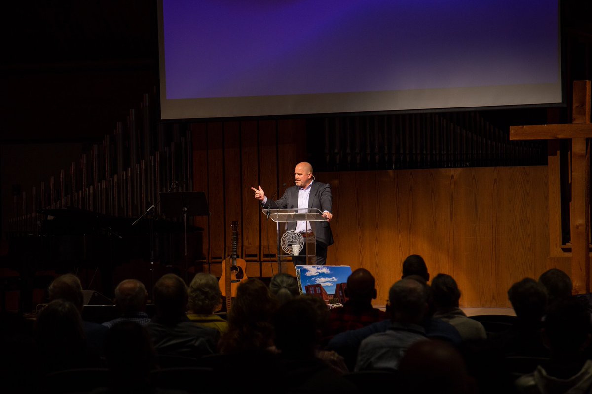 TIU's tweet photo. It’s was great to have @TEDS alumnus Cliff Nellis (MDiv ‘09)  back on campus to speak at our Homecoming Chapel!

Cliff spoke on Luke 10, loving our neighbors, and his work as the Executive Director of @LawndaleLegal. https://t.co/dFbtItoyAJ