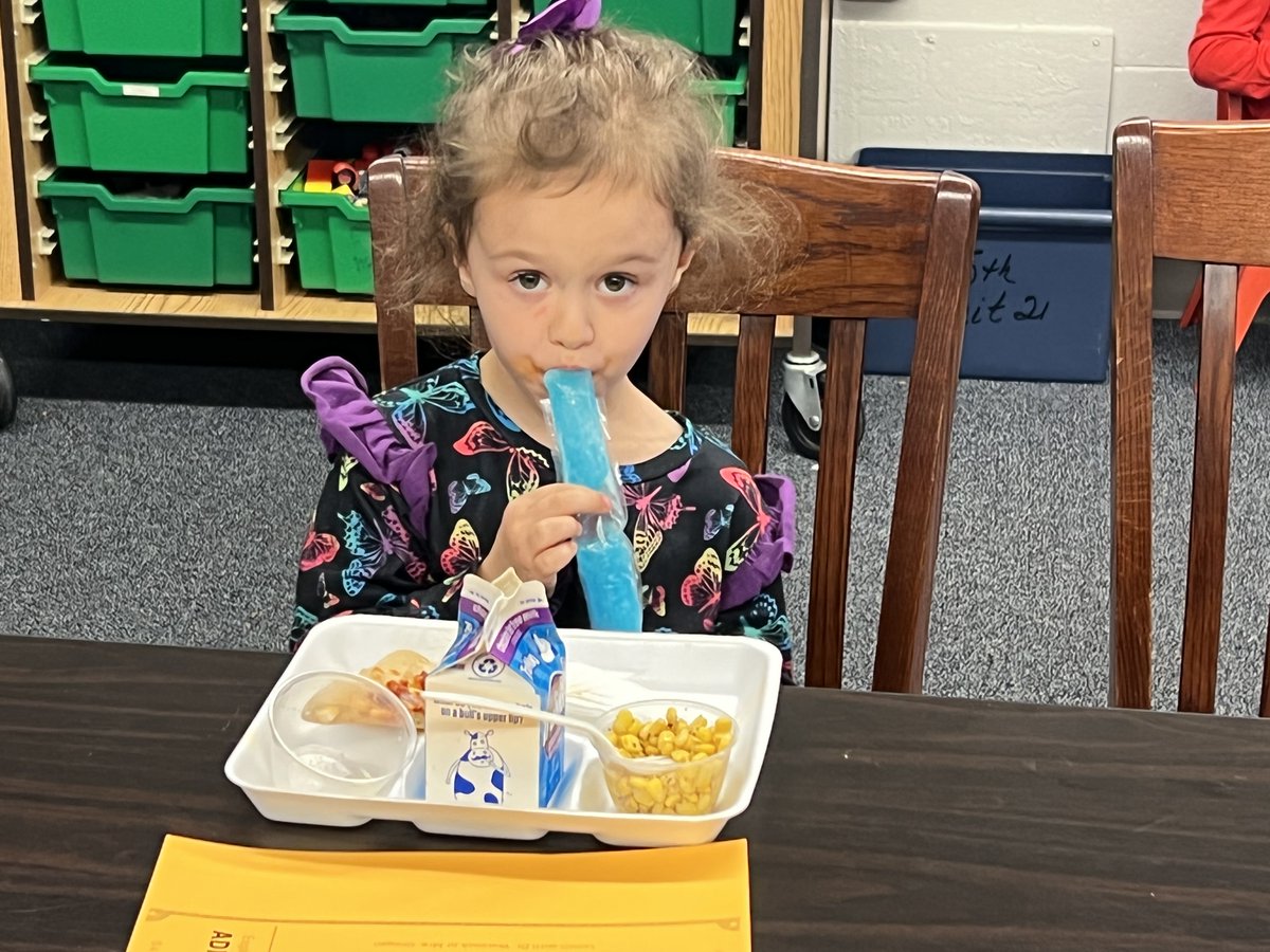 Maysville_Elem's tweet photo. Mrs. Grogan and Dr. Warwick had an AMAZING time with our Eagle of the Month Winners during our luncheon today! We ate popsicles and sang along to music! Students even earned special Talon Tokens to spend! Keep up the great work Eagles! #AmazingMaysville #SucessatJCSS https://t.co/iNY3WPlcfn