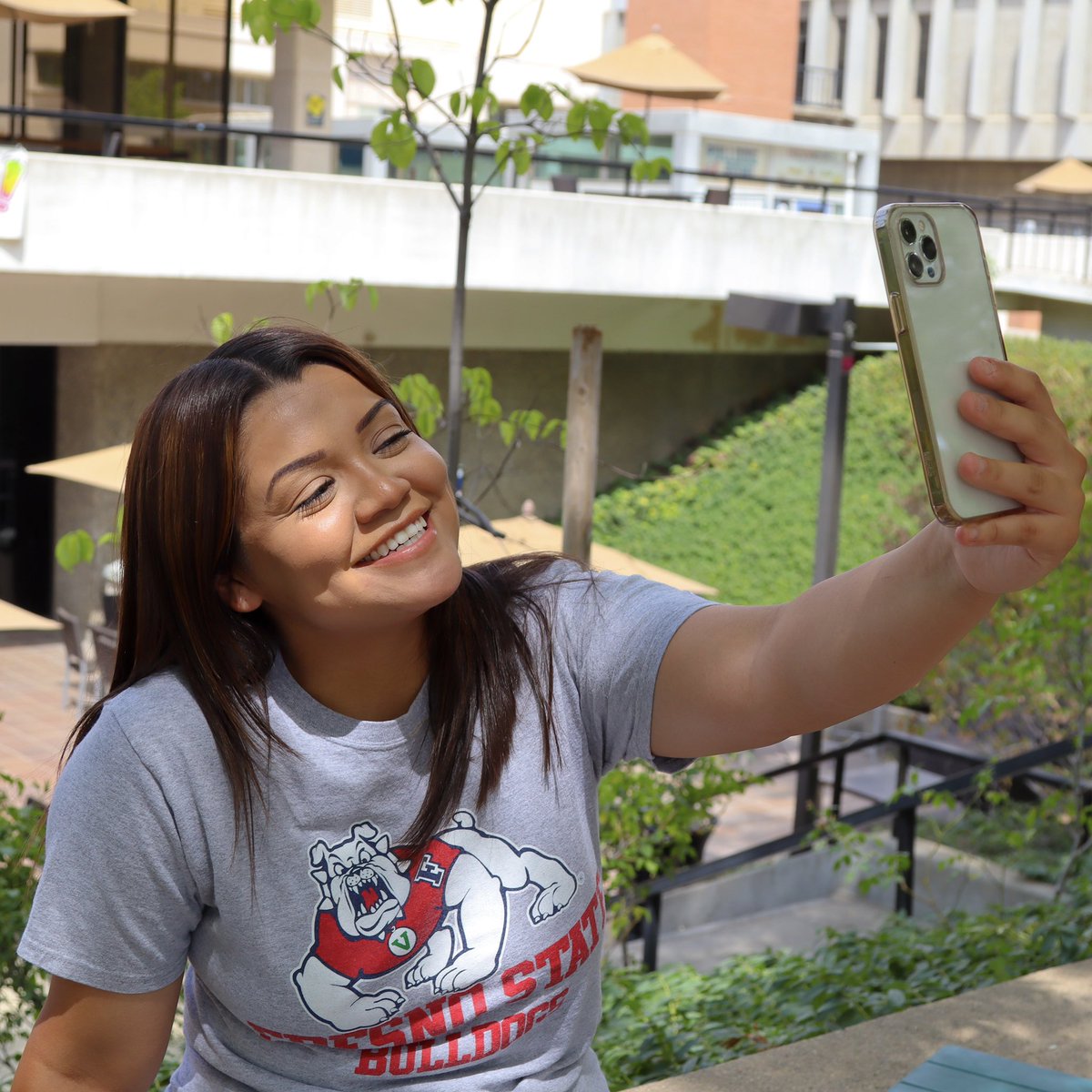 FresnoStateTech's tweet image. SMILE 😃 it’s Friday! 

Remember to enjoy your weekend ’Dogs. Sending smiles &amp;amp; selfies your way!😁📱🫶
#fresnostate #fresnostatetech