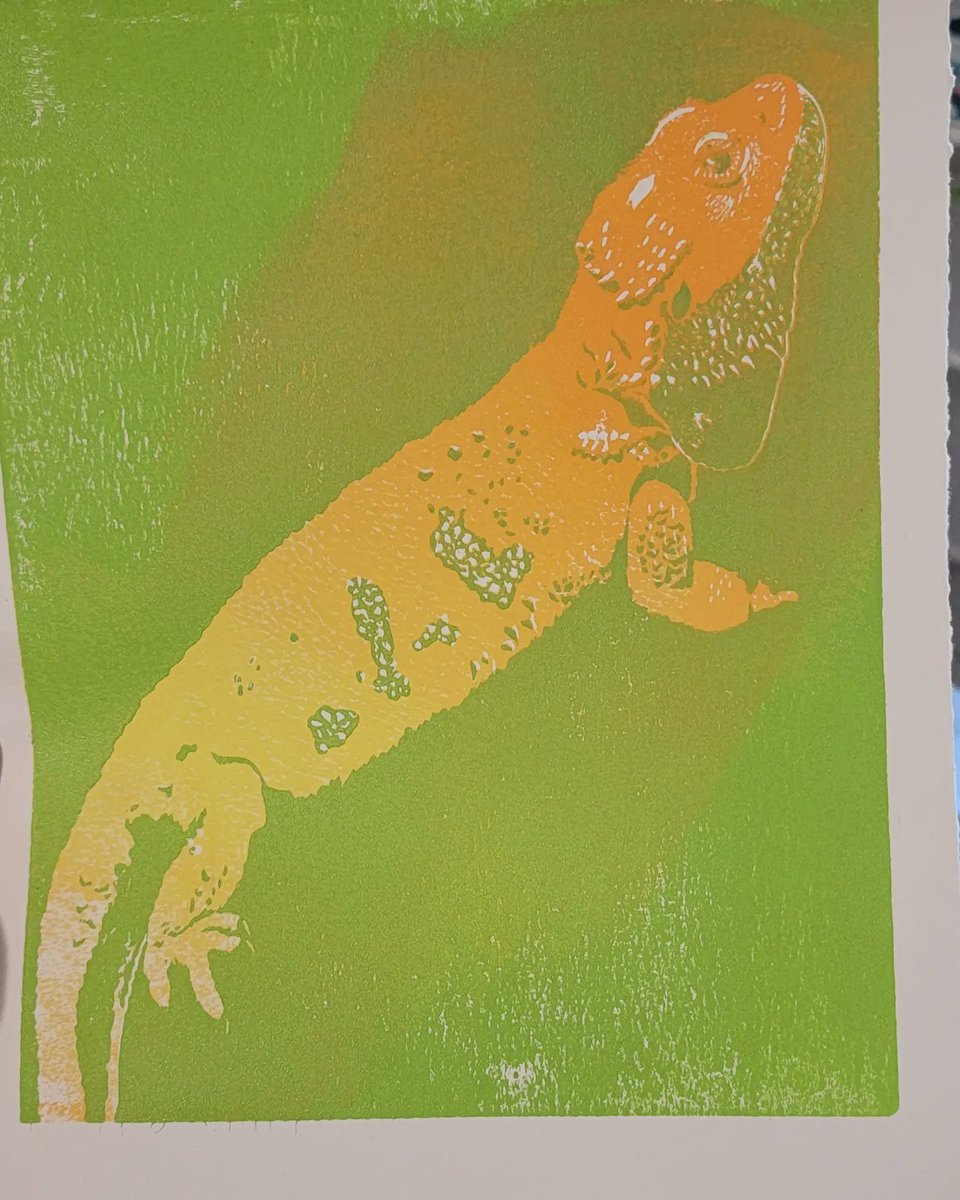 SeeSidStamp's tweet photo. Bunji the Bearded Dragon!! This is my most detailed print to date :O
#printmaking #petportrait https://t.co/BnWPf4vdNp
