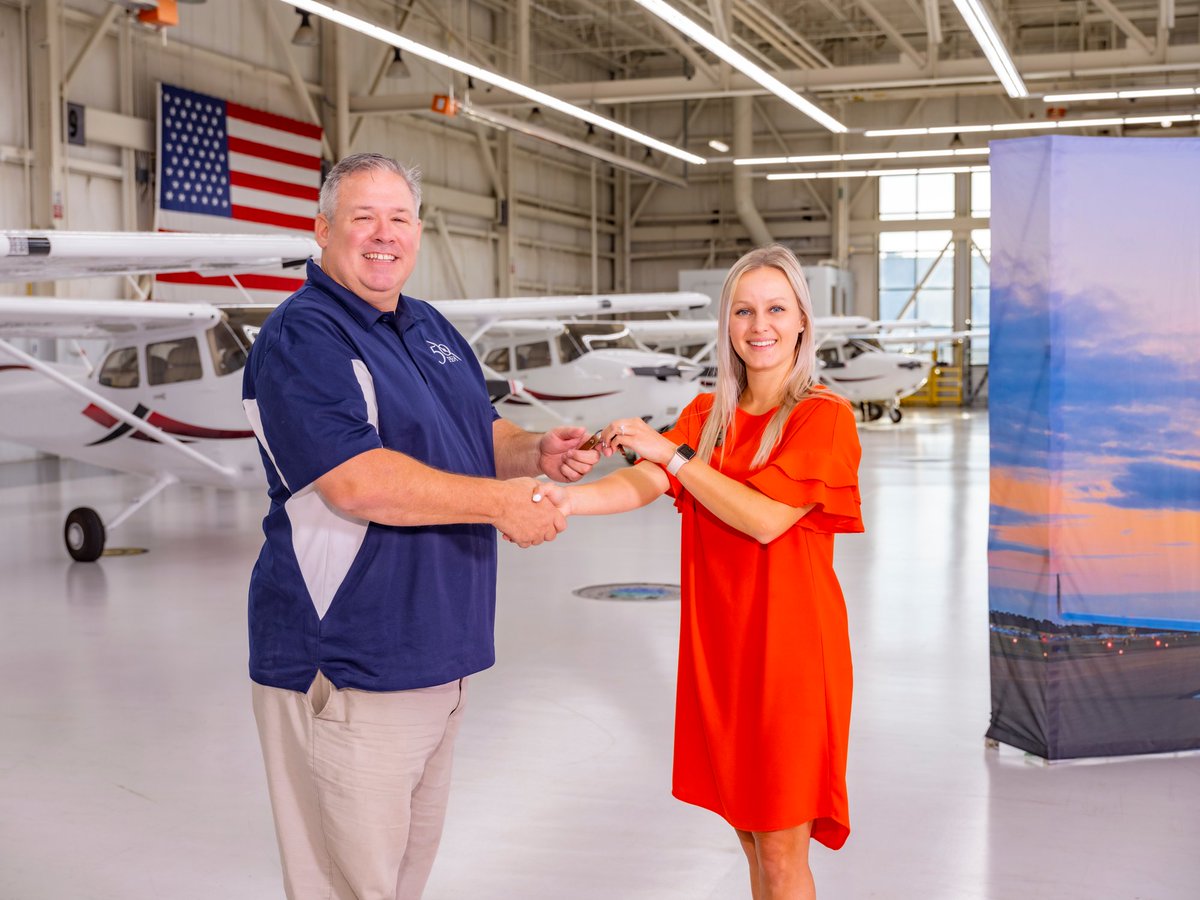 TextronAviation's tweet photo. Congratulations to @PhoenixEast on receiving six new @Cessna Skyhawks! We can't wait to see future pilots take to the skies ✈️

#FlyCessna #Aviation https://t.co/7WNz1Gdbwd