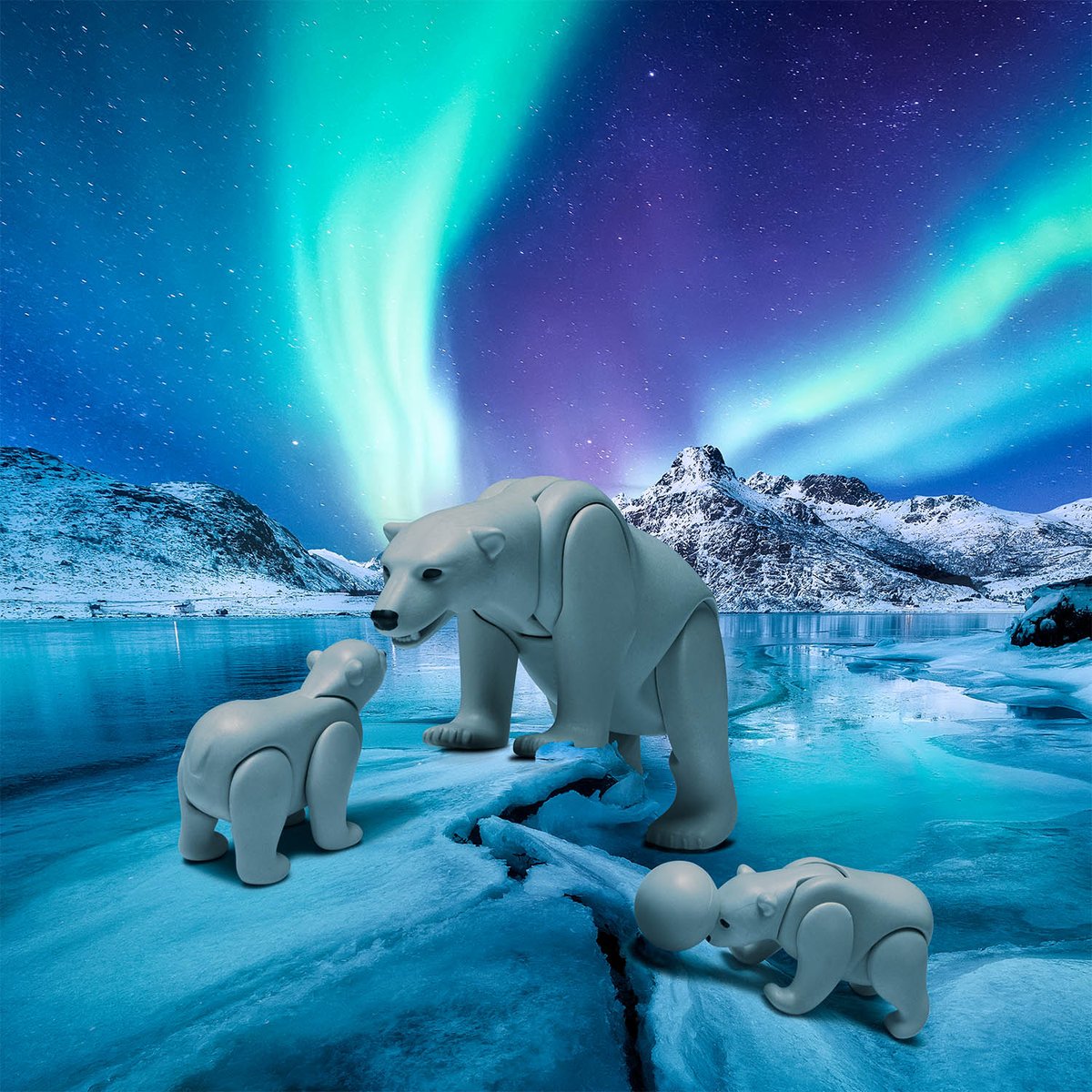 PlaymobilUSA's tweet photo. Know it, love it, protect it - discover the new PLAYMOBIL world "Wiltopia" now and be inspired by a great variety of animals made of sustainable materials.
#PLAYMOBIL #Wiltopia #Knowitloveitprotectit #Nature #earth #sustainability #recycling https://t.co/fqR9IutmgW