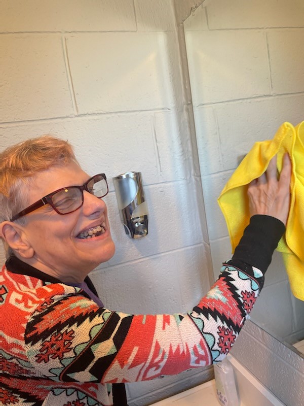 EVC_OakRidge's tweet photo. Gay is so excited to be working for TORCH in Oak Ridge -- she does such a great job keeping the building tidy and loves feeling independent! #WorkforceDevelopment #EmoryValleyCenter https://t.co/IxT18RPwVt