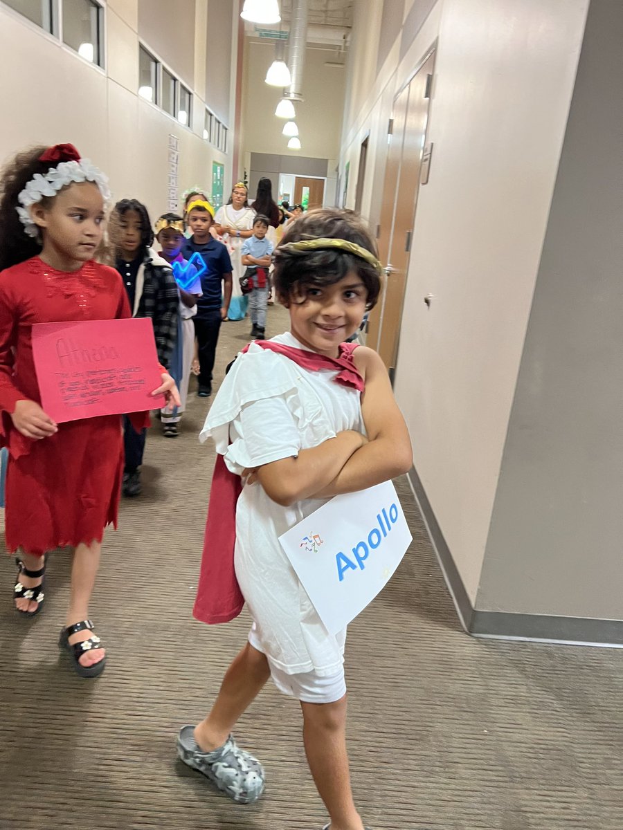 DrAngelesPerez's tweet photo. Our 2nd graders celebrated the end of their Greek Civilization Unit in @Amplify with their God and Goddess Parade ! @SpringISD @ReynoldsElem https://t.co/vMZrVRVy6x
