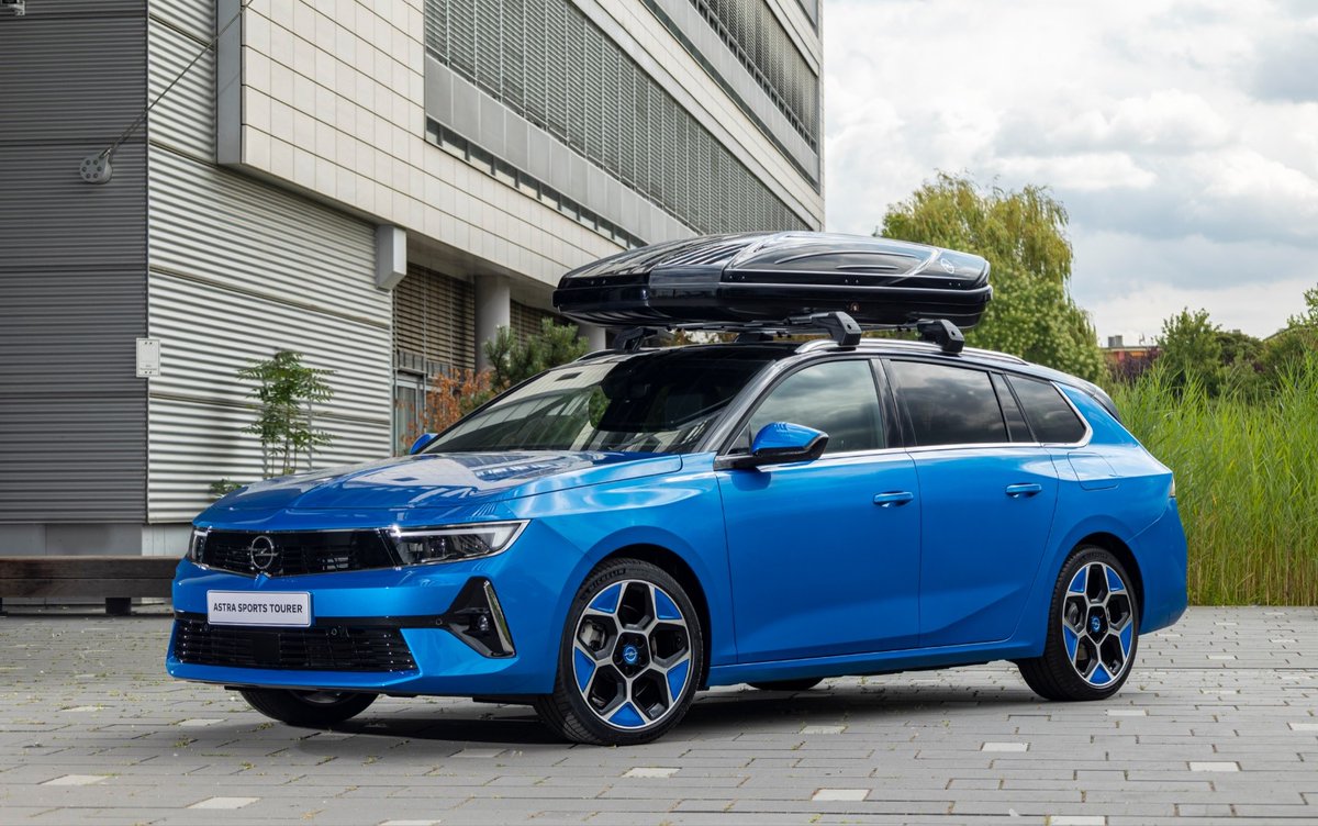 Riwal888's tweet photo. Riwal888 - #Blog: Made-to-Measure Accessories for All-New #OpelAstra and #Opel #Astra #SportsTourer 💙 #OpelCompass #OpelVizor #IntelliLux #LEDPixel #StationWagon #Wagon #OpelDesign #ThisIsOpel https://t.co/fkqfzbGJRb https://t.co/vwmUnaWnZd