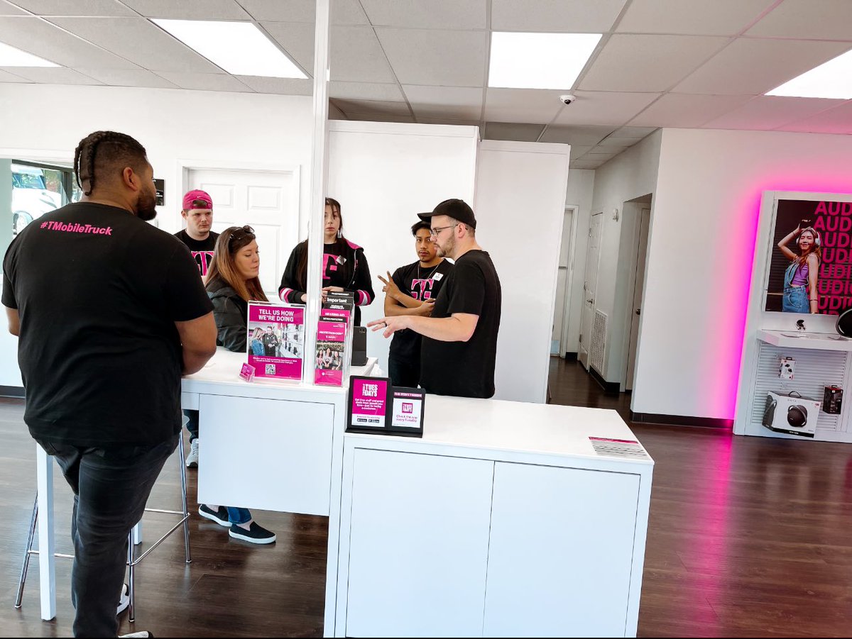 Emily Carter- Retail Store Manager tweet media