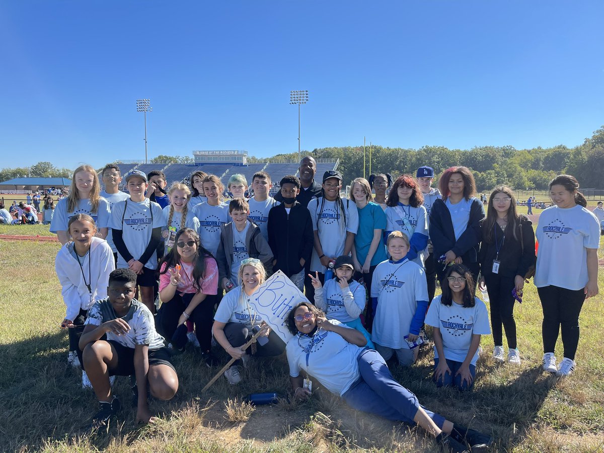 RMSRavens's tweet image. We had a Rockvale celebrity visit today. The students &amp;amp; staff were so excited to see Mr. Barlow.