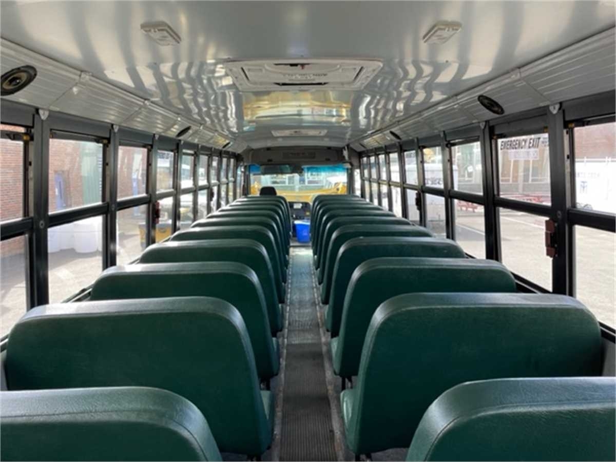 municibid's tweet image. Forget RVs. Go for a spacious school bus 🚌 The clock is ticking for this 2008 Thomas Built Bus 71 Passenger😎🤩 
mbid.us/3SEeep3

#schoolbus #schoolbusconversion #busconversion #schoolbushouse #houseonwheels #livingtinyhouse #auction #forsale