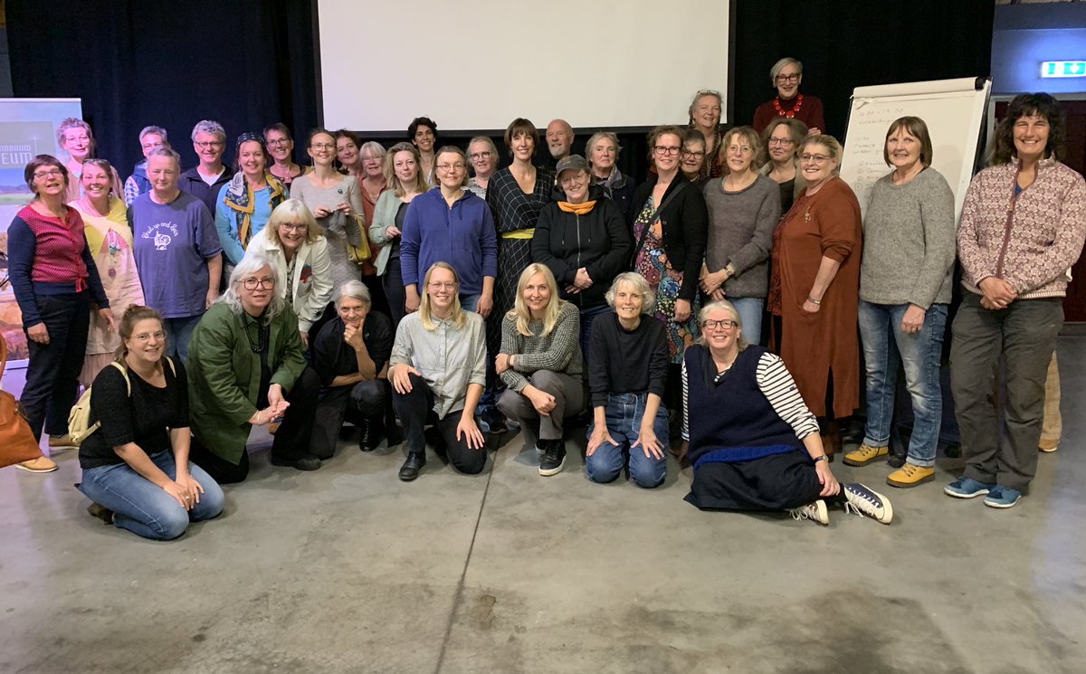 dorinevdbeukel's tweet photo. Jaa als het aan ons ligt komt het goed met de nieuwe Nederlandse #wol-economie. Oké er is veel te doen, maar wat een geweldige groep op onze #Pleed-actiedag vandaag in #Leeuwarden met o.a. @FibershedN @Warmetruiendag https://t.co/di06Wu8I8X