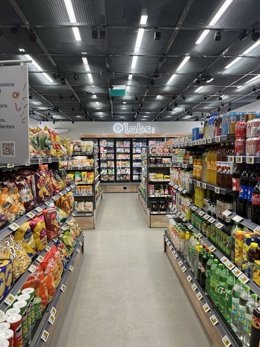 jmoralesalonso's tweet image. Discovering innovation in Retail @ContinenteLabs during our stay in Lisbon hosted by our Portuguese Retail Associations working together in the defense and fair recognition of our sector @EuroCommerce #retail #essential #lowmargin