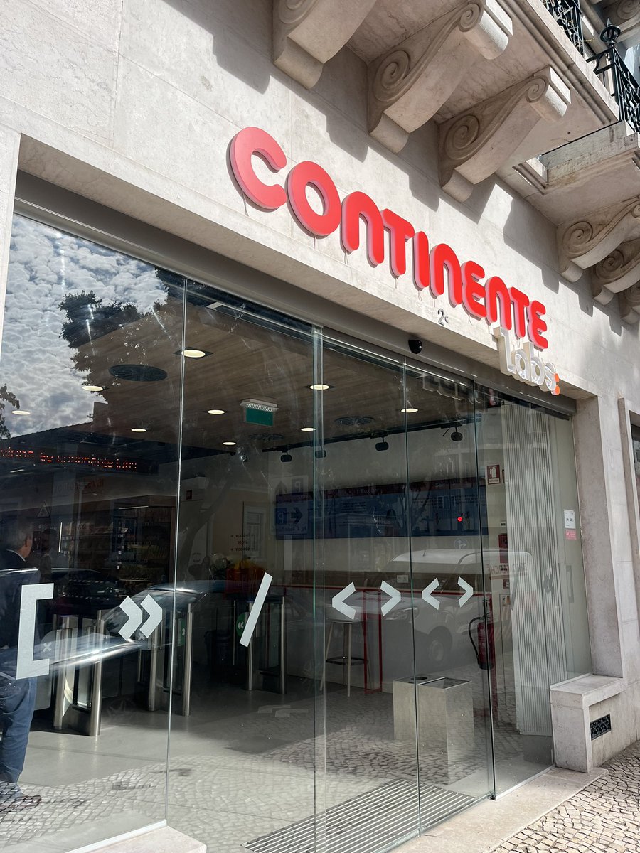 jmoralesalonso's tweet image. Discovering innovation in Retail @ContinenteLabs during our stay in Lisbon hosted by our Portuguese Retail Associations working together in the defense and fair recognition of our sector @EuroCommerce #retail #essential #lowmargin