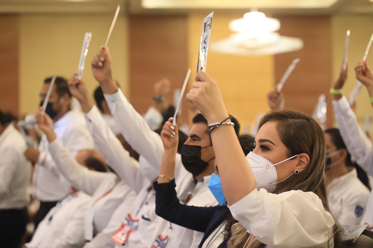 Junto a mis compañeros de la comisión de Planeación, Desarrollo y Evaluación del Honorable Consejo Universitario de la #UAGro, en el primer informe de labores del Rector, Dr. José Alfredo Romero Olea. 

#TodosSomosUAGro
#OrgullosamenteUAGro