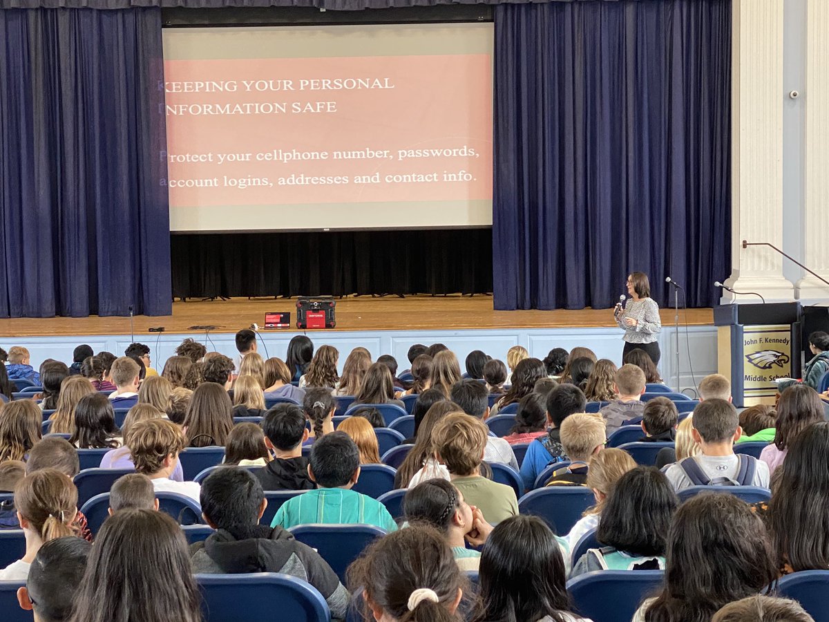 JFK_Bethpage's tweet photo. Our students were appreciative of the important information given to them today from Katie Duffy-Schumacher on navigating technology! @BethpageUFSD @DPS_Campaign #WeAreBethpage https://t.co/yAKCvvgZfz