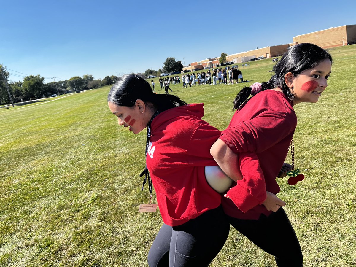 victorwlow's tweet photo. Amazing times at the amazing race! Go Team Red! Team work is what we need! I can feel the intensity in the pics. #scullenstrong @ScullenSharks @ipsd204 https://t.co/TnRLaGeuJX