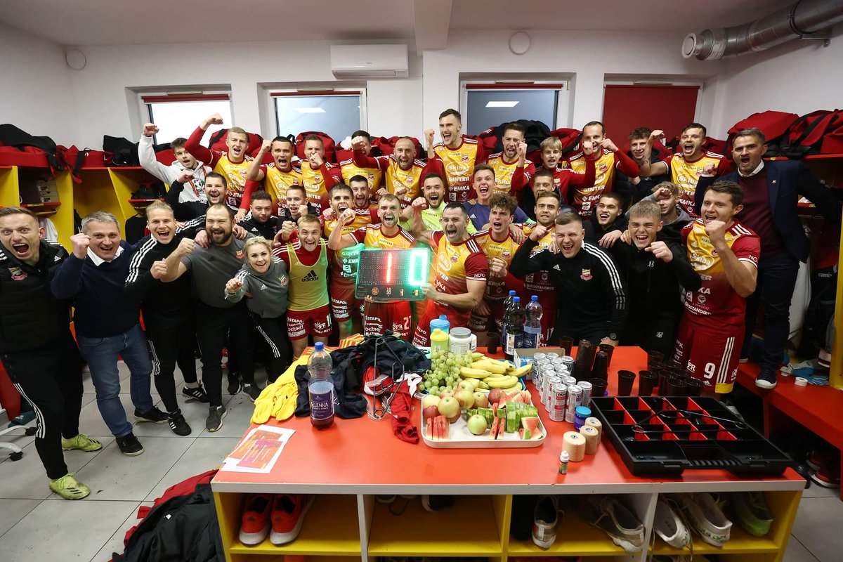 ChojniczankaMKS's tweet photo. Ten wieczór jest nasz 💪 https://t.co/LRuwUbvVd0