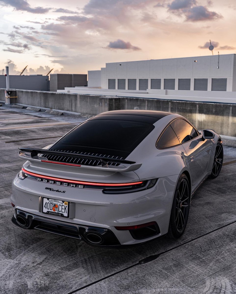 KFLETCH___'s tweet image. Chalk 911. Black Taycan. Both Turbo’s. My set before hurricane came