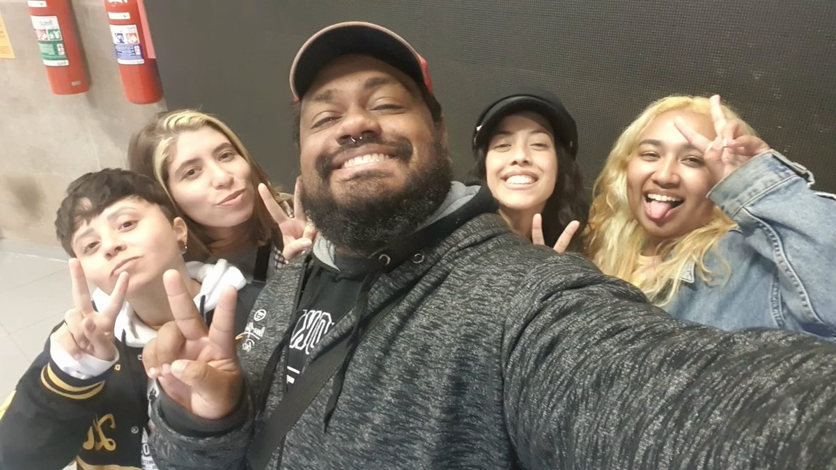 vozativaprod's tweet photo. Quem é a Voz Ativa? 

A gente gosta de mostrar um pouco sobre quem é a equipe que está por trás de tantos trabalhos. Afinal não é nossa voz que sai pelos microfones, mas todo projeto tem nosso toque, nossa magia e nossa dedicação. 

De pessoas para pessoas, essa é nossa cara! https://t.co/UoPNzFCAsj