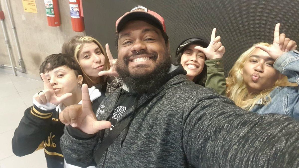 vozativaprod's tweet photo. Quem é a Voz Ativa? 

A gente gosta de mostrar um pouco sobre quem é a equipe que está por trás de tantos trabalhos. Afinal não é nossa voz que sai pelos microfones, mas todo projeto tem nosso toque, nossa magia e nossa dedicação. 

De pessoas para pessoas, essa é nossa cara! https://t.co/UoPNzFCAsj