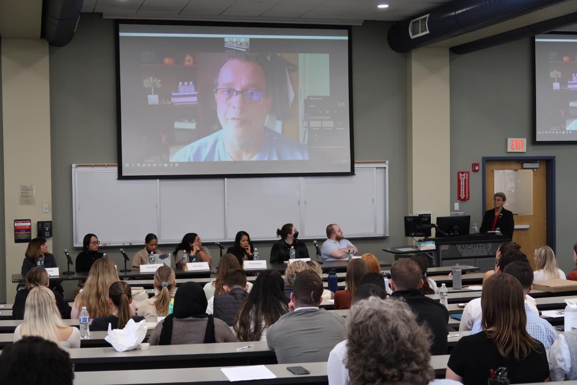 MCPHS's tweet photo. PA students, faculty, and patients came together for Color of Care, a discussion on offering better care to vulnerable communities. Panelists shared experiences with providers and recommendations on how to improve.
#ColorofCare #MCPHS #CaringCardinal #PhysicianAssistant https://t.co/lyKM7CHFWw