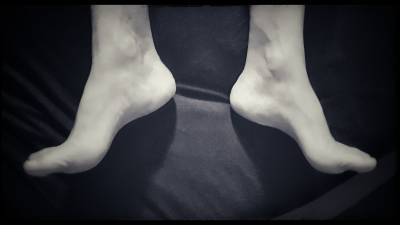 MissZedstar's tweet photo. Perfect #highlyarchedfeet #malefeet #footfetish #LuxIferfeet https://t.co/riAYBqKycK https://t.co/Q8ZctJ1Hrd
