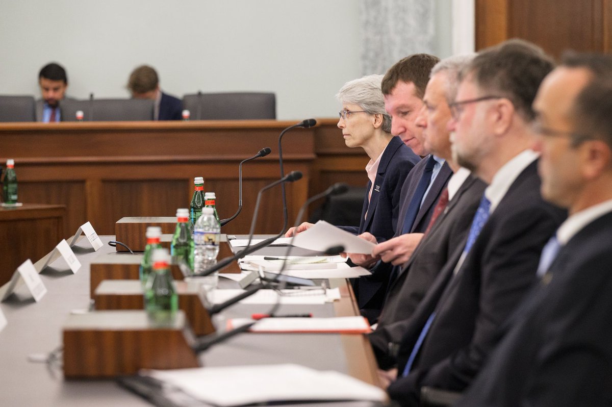 Science powers our future✨ The Committee took a deep dive with experts in artificial intelligence, quantum science and distributed ledger technology to learn how the U.S. can collaborate between government, universities and business &amp; build a diverse and inclusive workforce.
